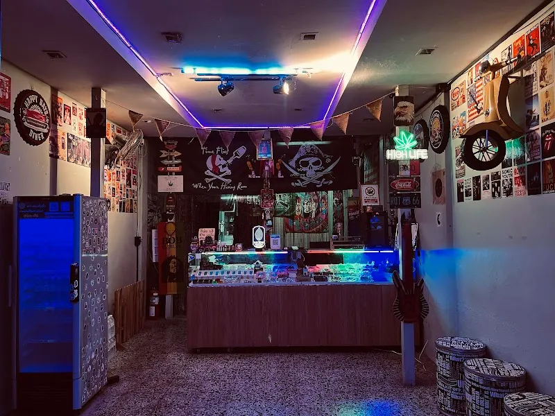 ร้านกระท่อมใบโต ​By มดใบโต