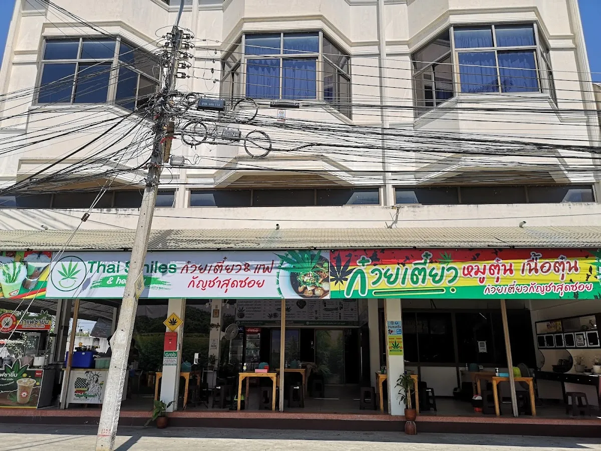 มา ลอง กัญ ก๋วยเตี๋ยวเนื้อตุ๋นกัญชา & Cannabis Drink