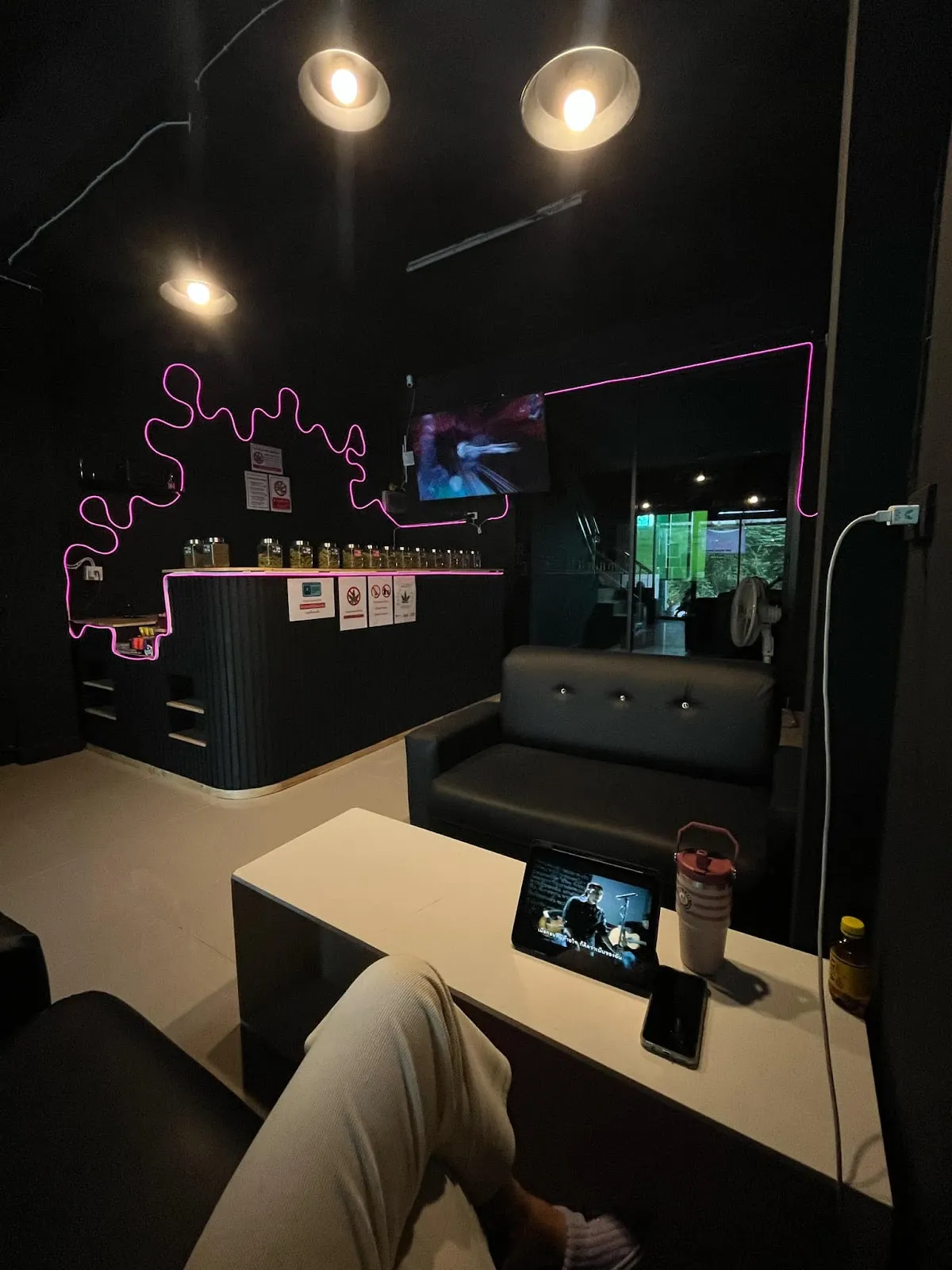 Darkroom cannabis คาเฟ่กัญชา ร้านกัญชา