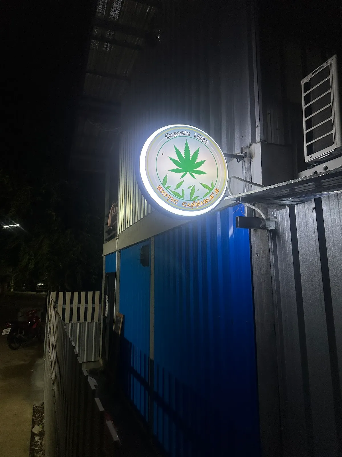 Exotic Cannabis's (ร้านกัญชาตาลุงหัวล้านออแกนิค)