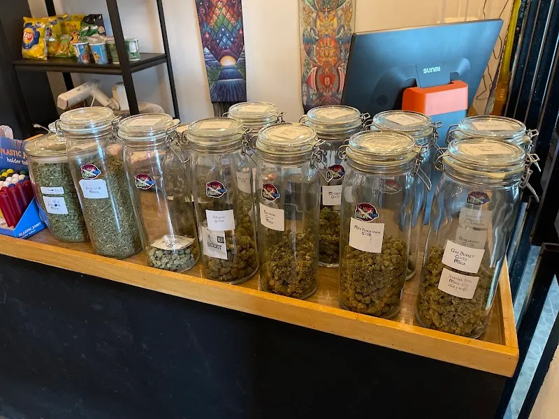 ร้านกัญชาFHC Cannabis store