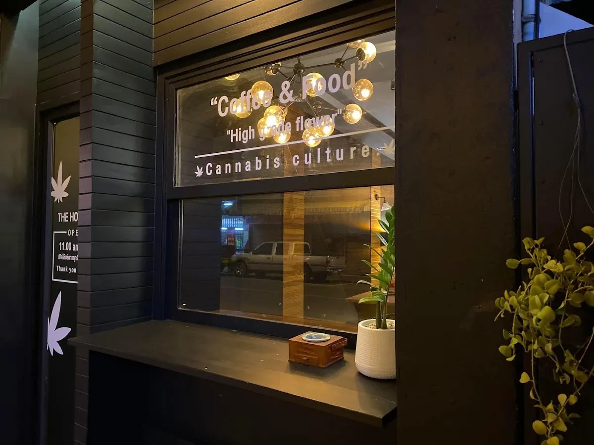 Hotbox Cafe’ & dispensary [weed shop]
