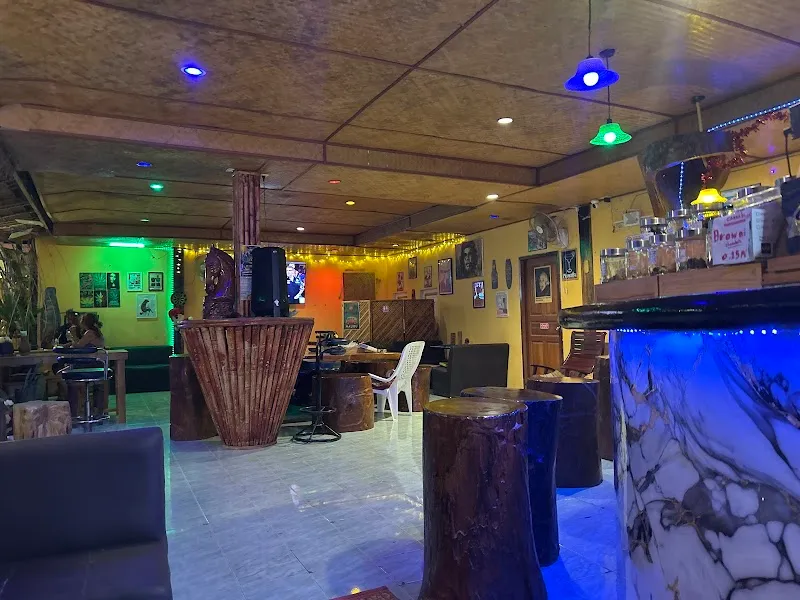 Max bar & Cannabis shop