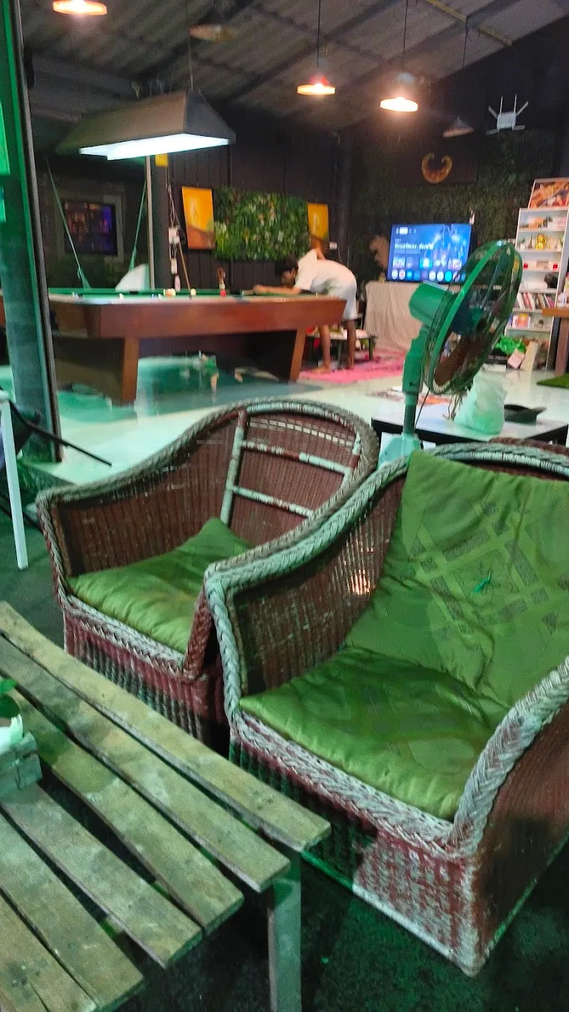 Mini's café bar & cannabis shop