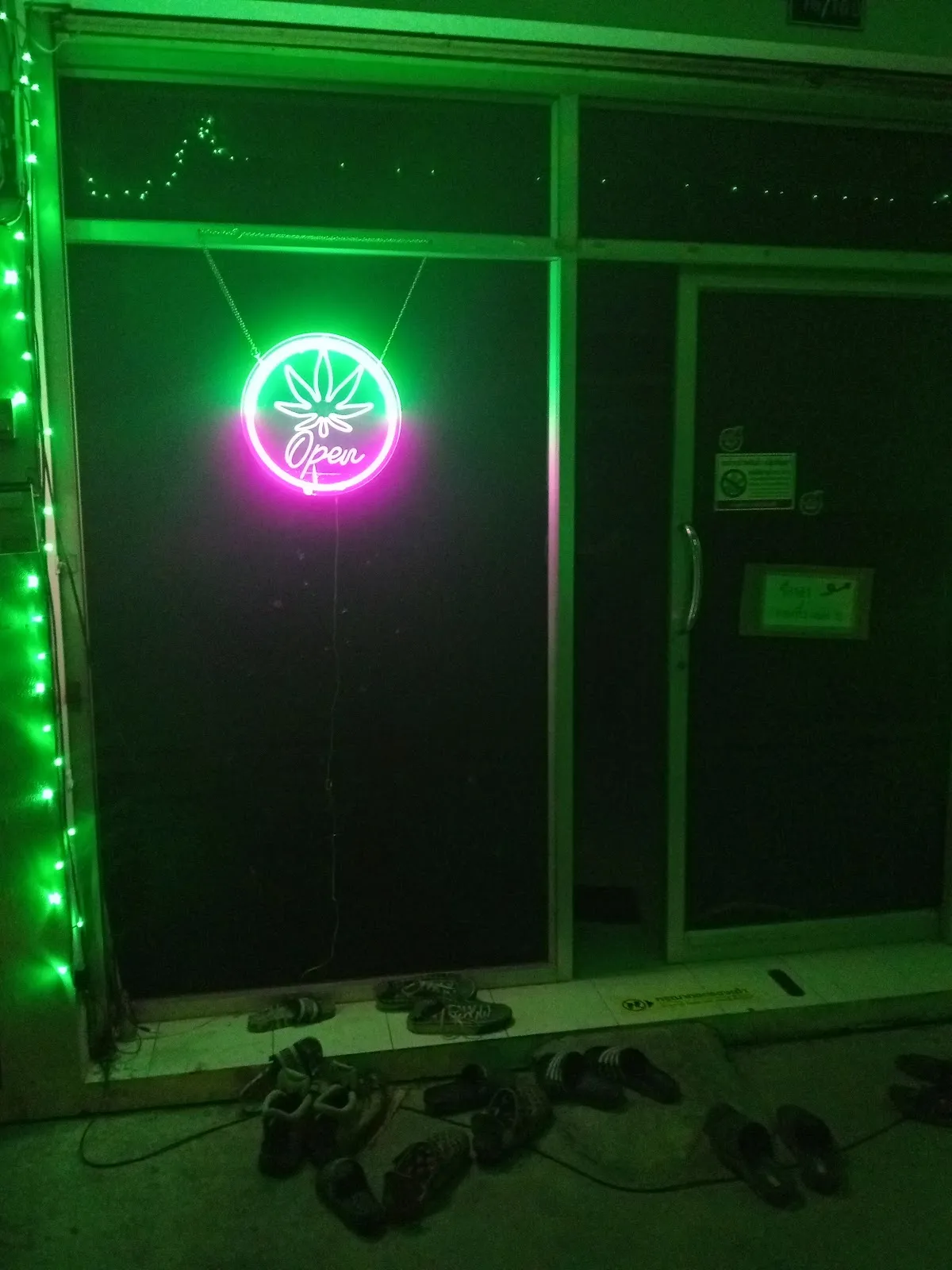 ร้านกัญชา one hit cannabis shop