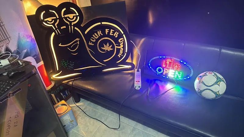 ร้านกัญชาโฟร์แฟบ