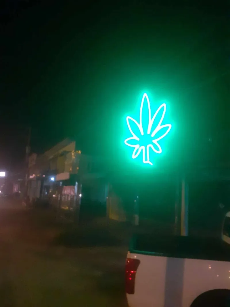 ร้านกัญชาโฟร์แฟบ