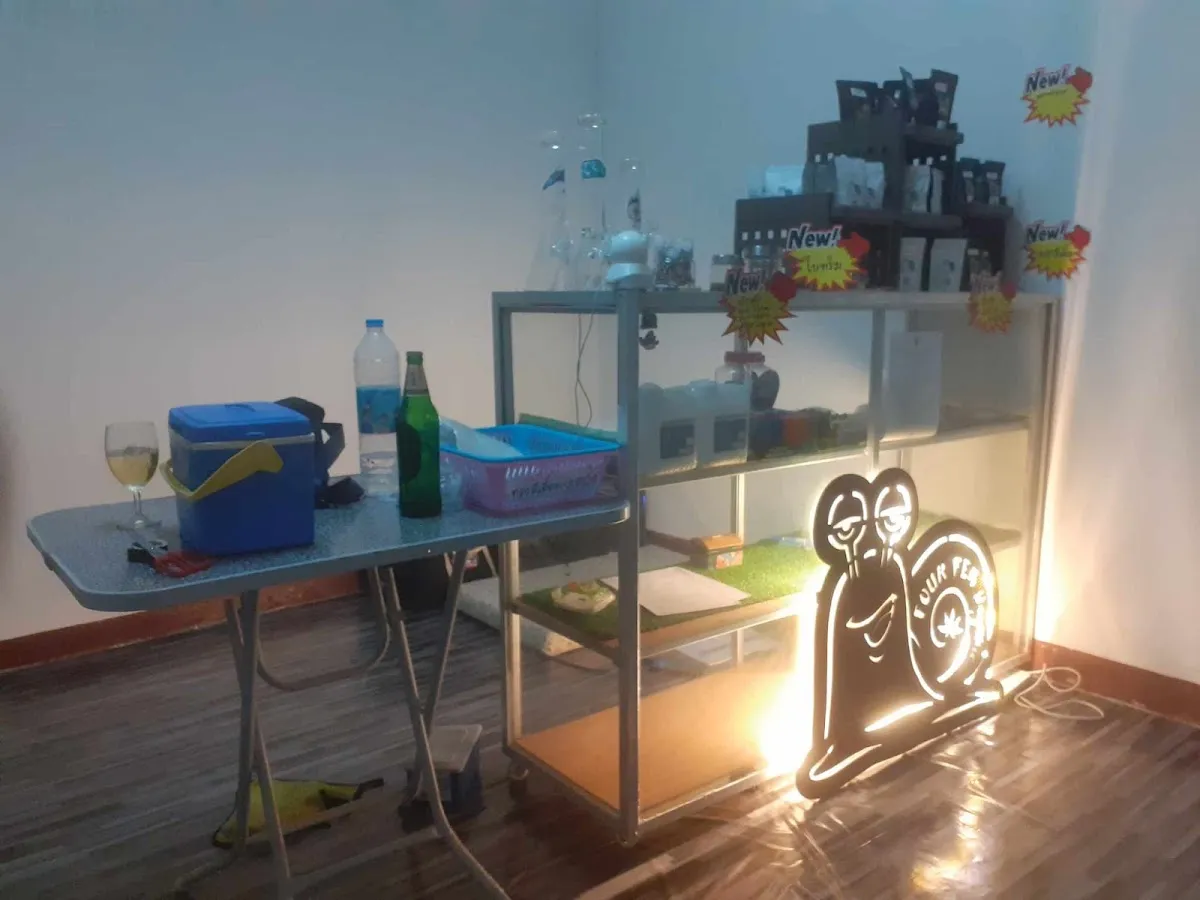 ร้านกัญชาโฟร์แฟบ