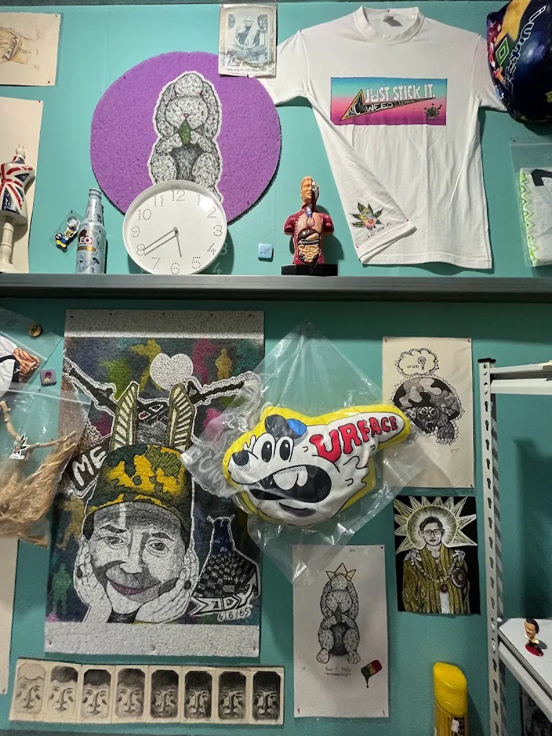 ร้านกัญชา Just stick it. "จัส สติก อิส" จันทบุรี